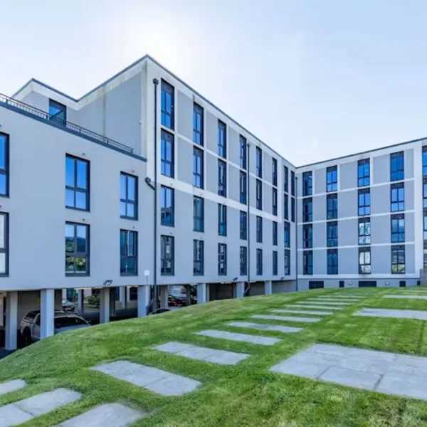 U0577 A Beleven University Living Image